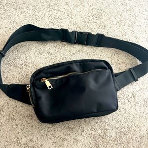 Black belt bag